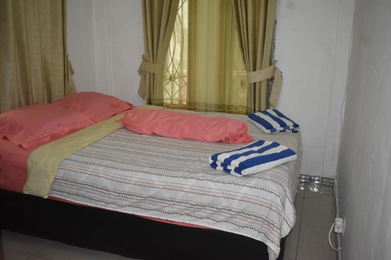 Four-G Home Stay & Komodo Tour Labuan Bajo Exterior photo