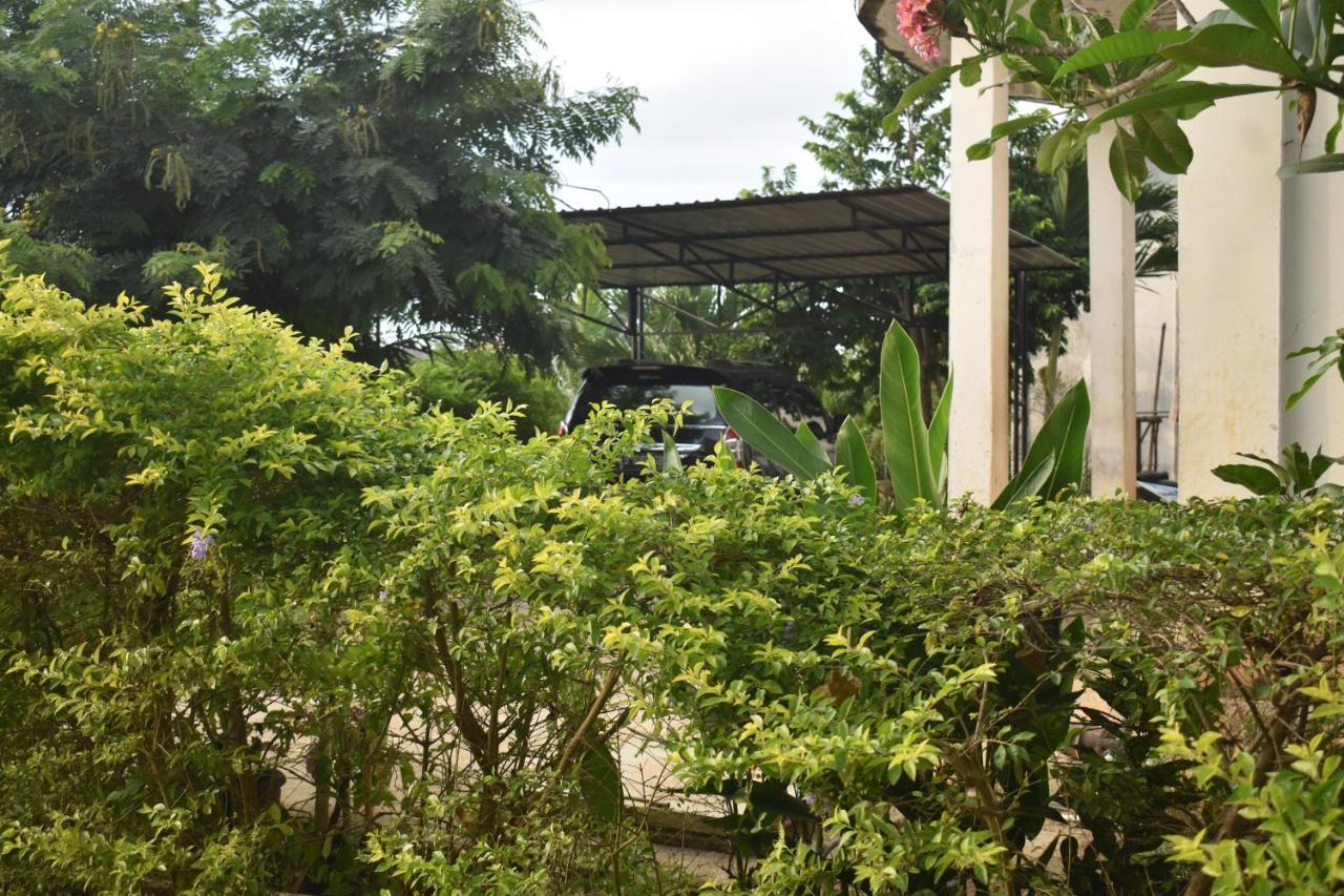 Four-G Home Stay & Komodo Tour Labuan Bajo Exterior photo