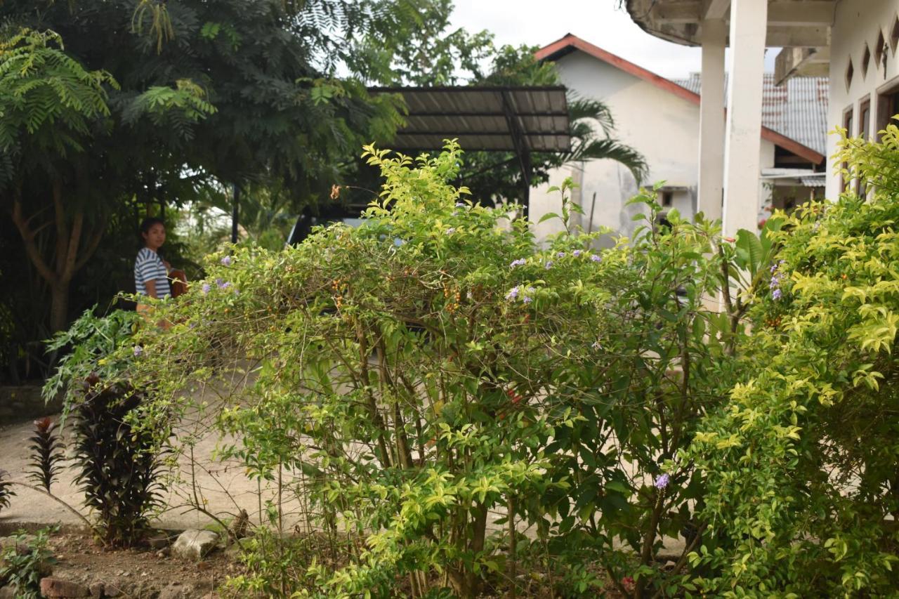 Four-G Home Stay & Komodo Tour Labuan Bajo Exterior photo