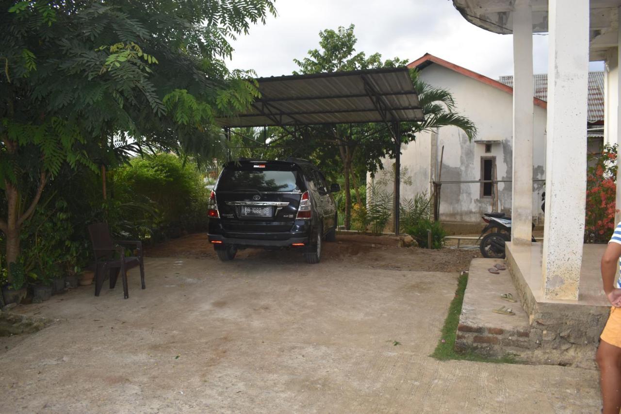 Four-G Home Stay & Komodo Tour Labuan Bajo Exterior photo