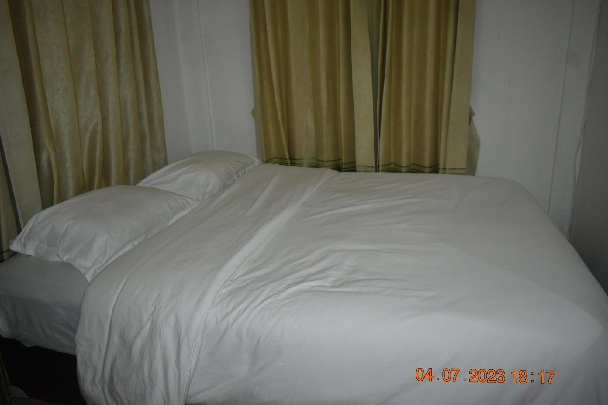 Four-G Home Stay & Komodo Tour Labuan Bajo Exterior photo