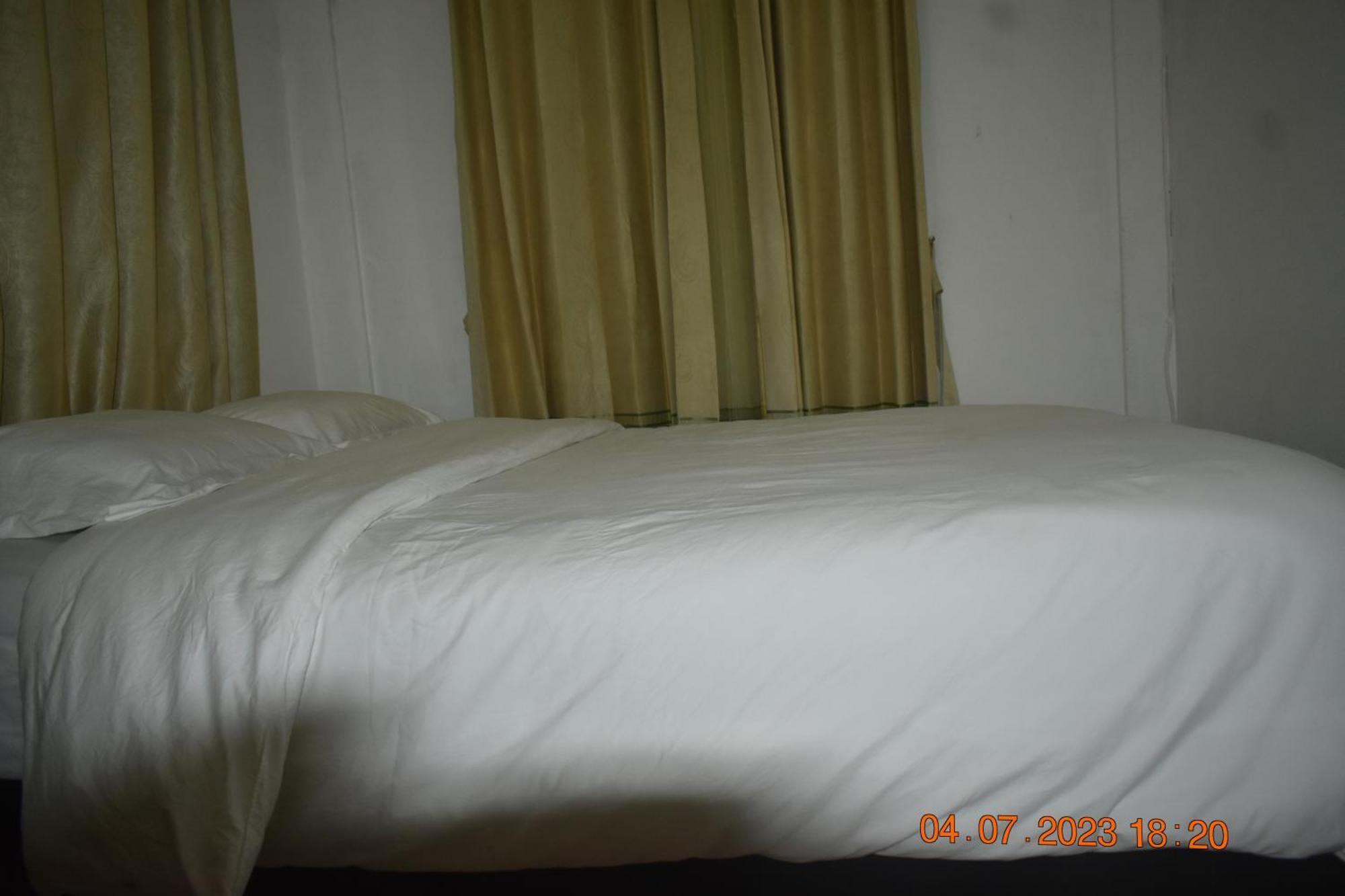Four-G Home Stay & Komodo Tour Labuan Bajo Exterior photo