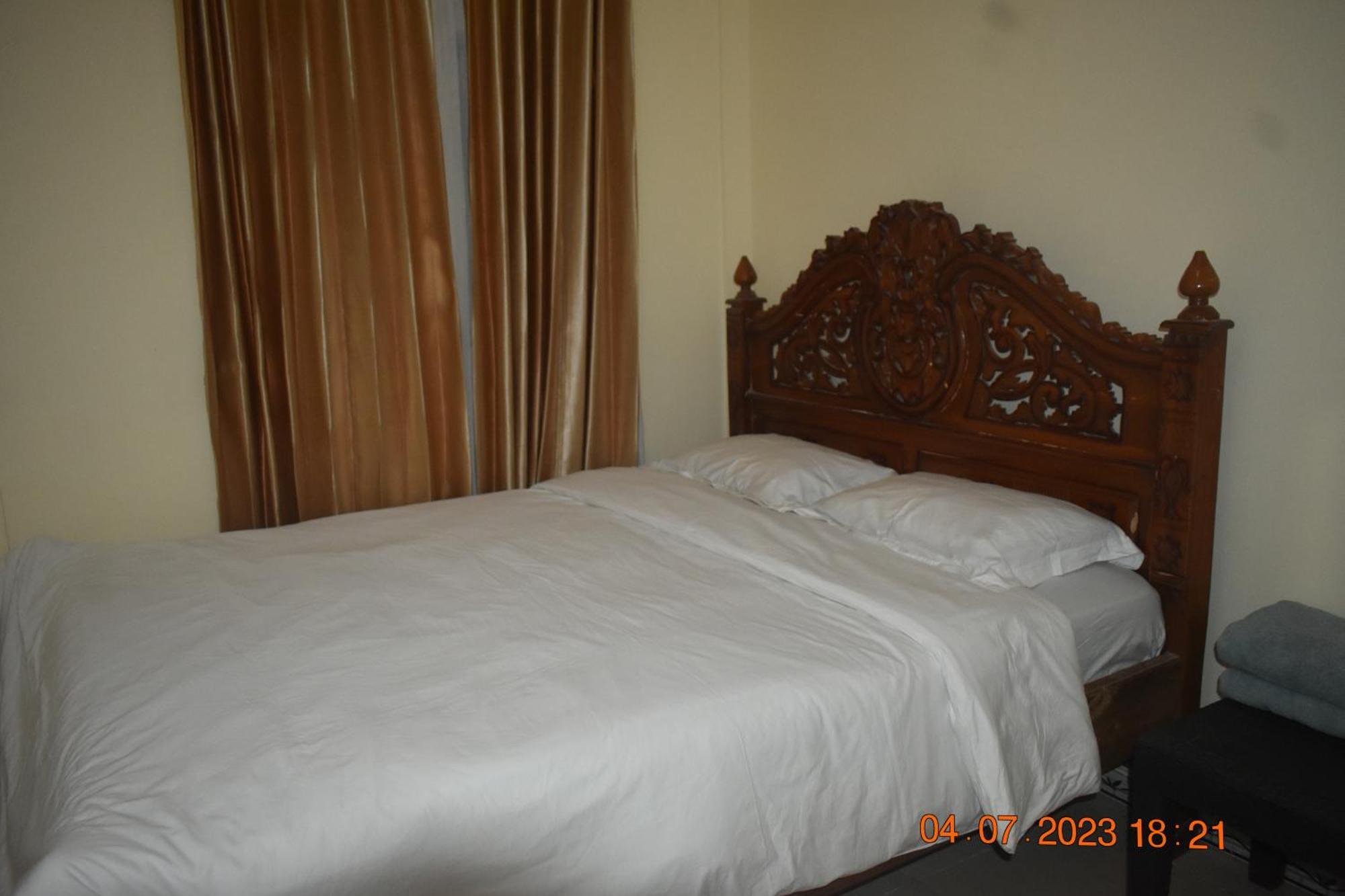 Four-G Home Stay & Komodo Tour Labuan Bajo Exterior photo