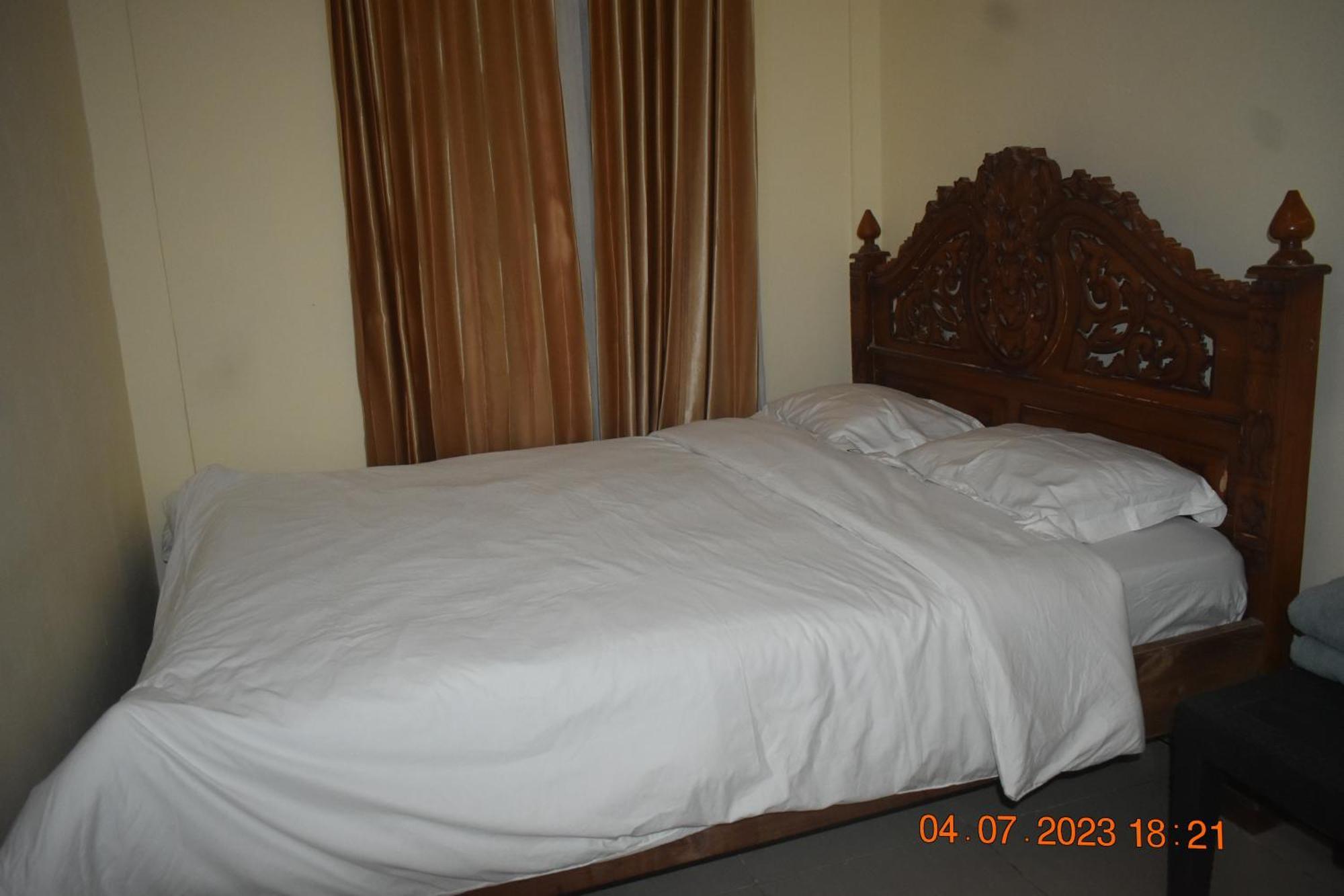 Four-G Home Stay & Komodo Tour Labuan Bajo Exterior photo