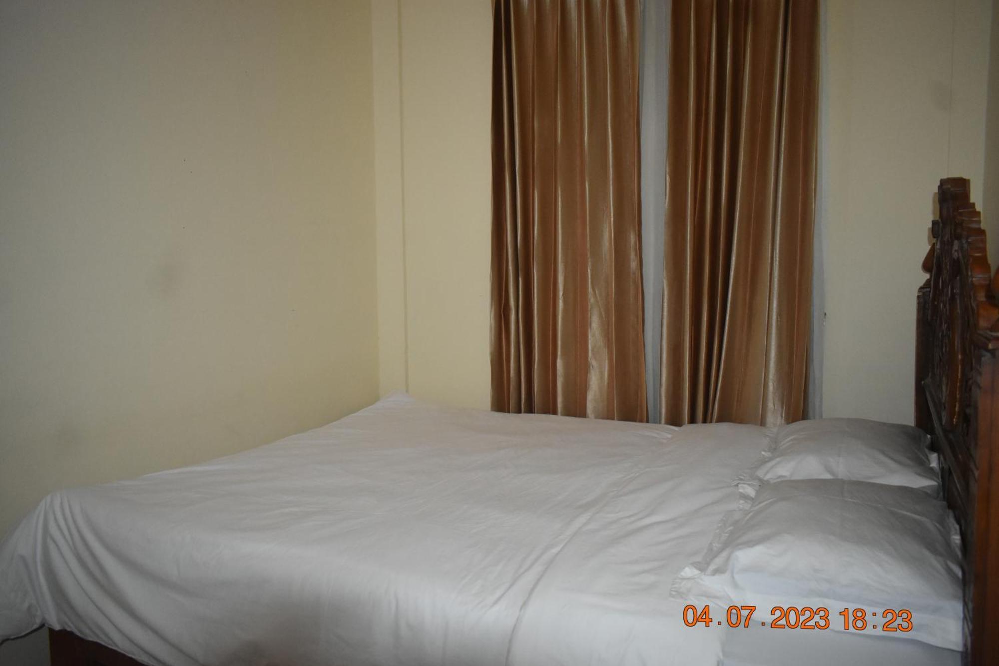Four-G Home Stay & Komodo Tour Labuan Bajo Exterior photo
