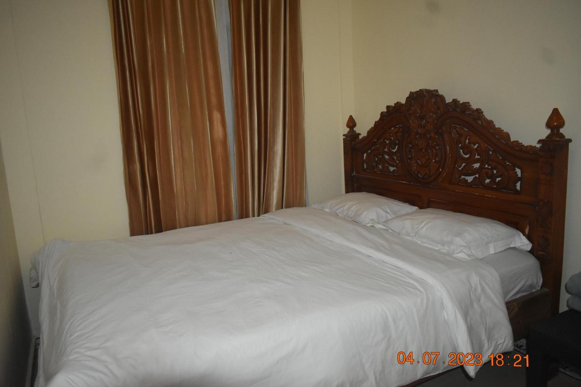 Four-G Home Stay & Komodo Tour Labuan Bajo Exterior photo