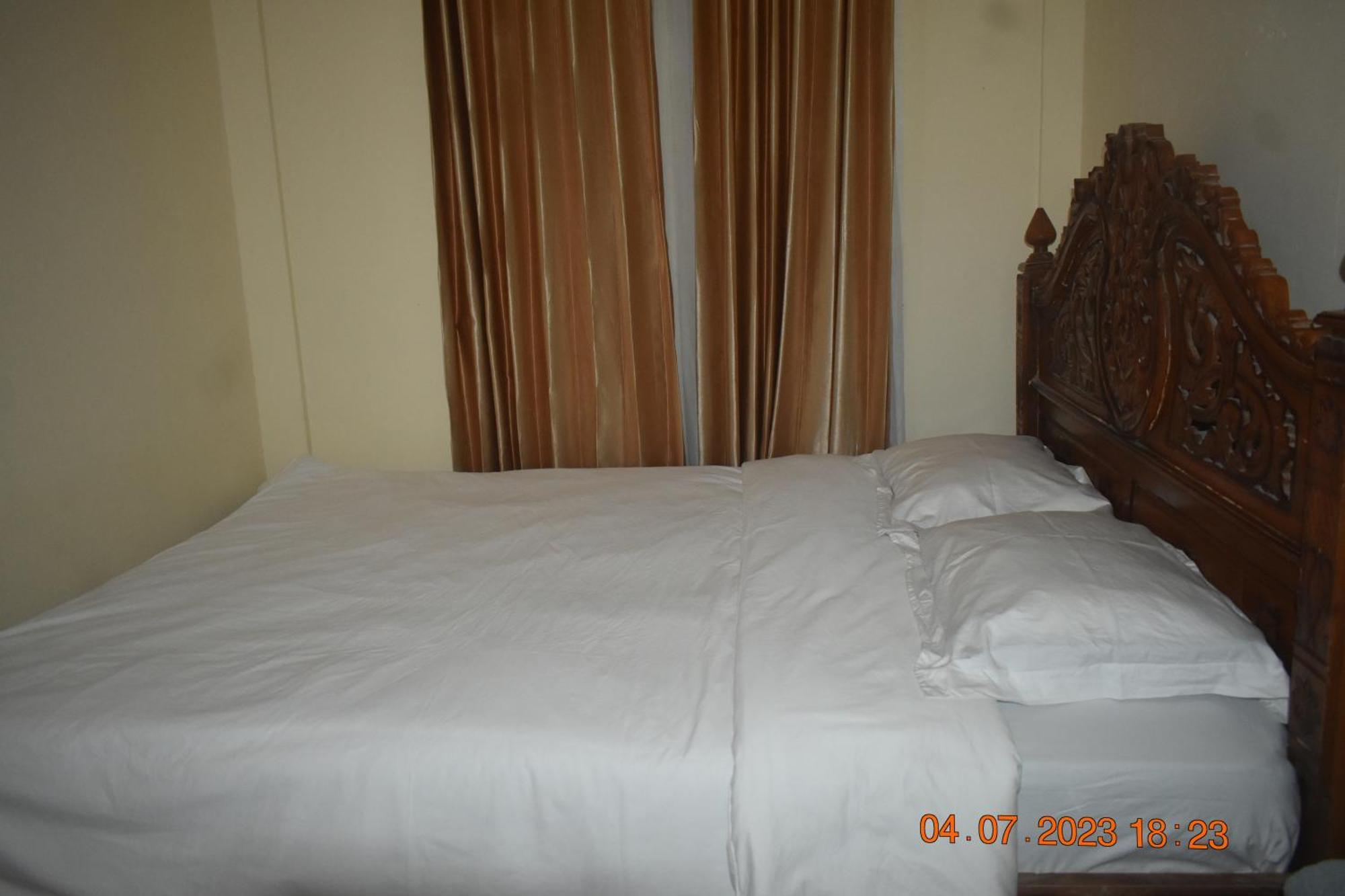 Four-G Home Stay & Komodo Tour Labuan Bajo Exterior photo