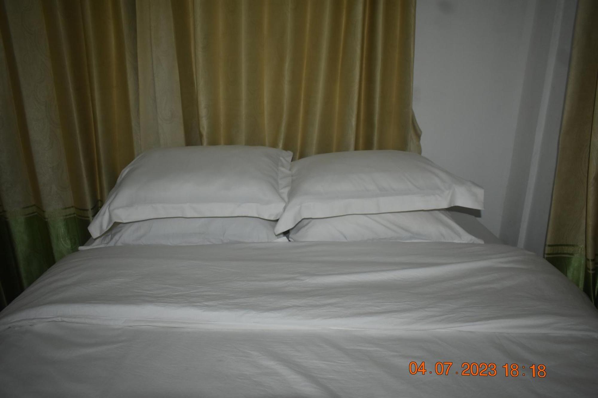 Four-G Home Stay & Komodo Tour Labuan Bajo Exterior photo