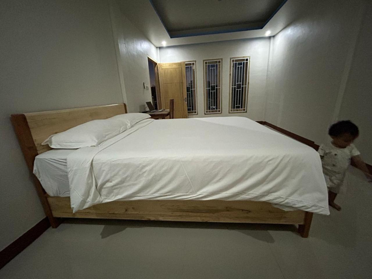 Four-G Home Stay & Komodo Tour Labuan Bajo Exterior photo