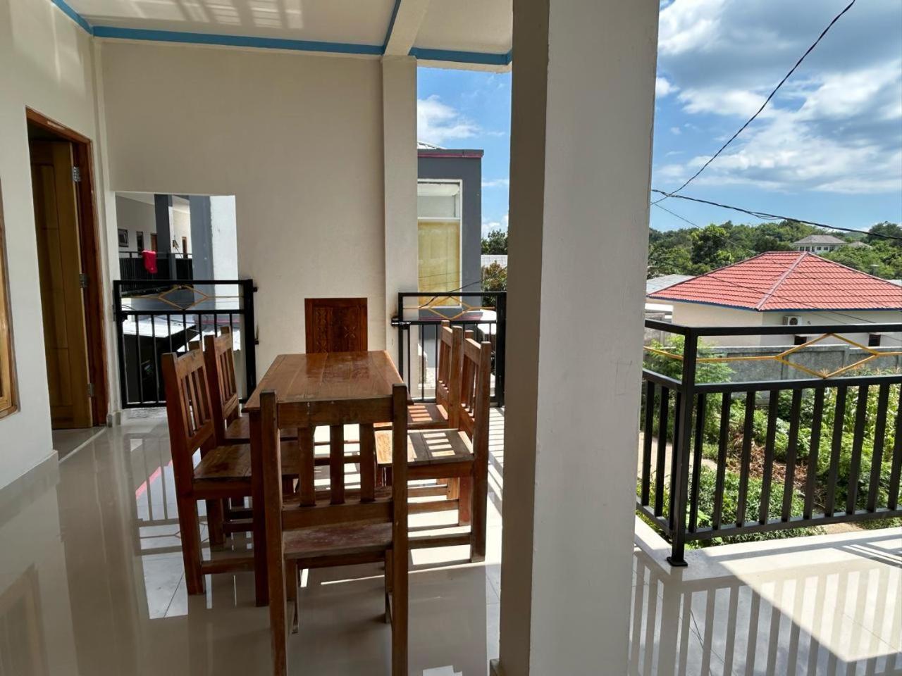 Four-G Home Stay & Komodo Tour Labuan Bajo Exterior photo