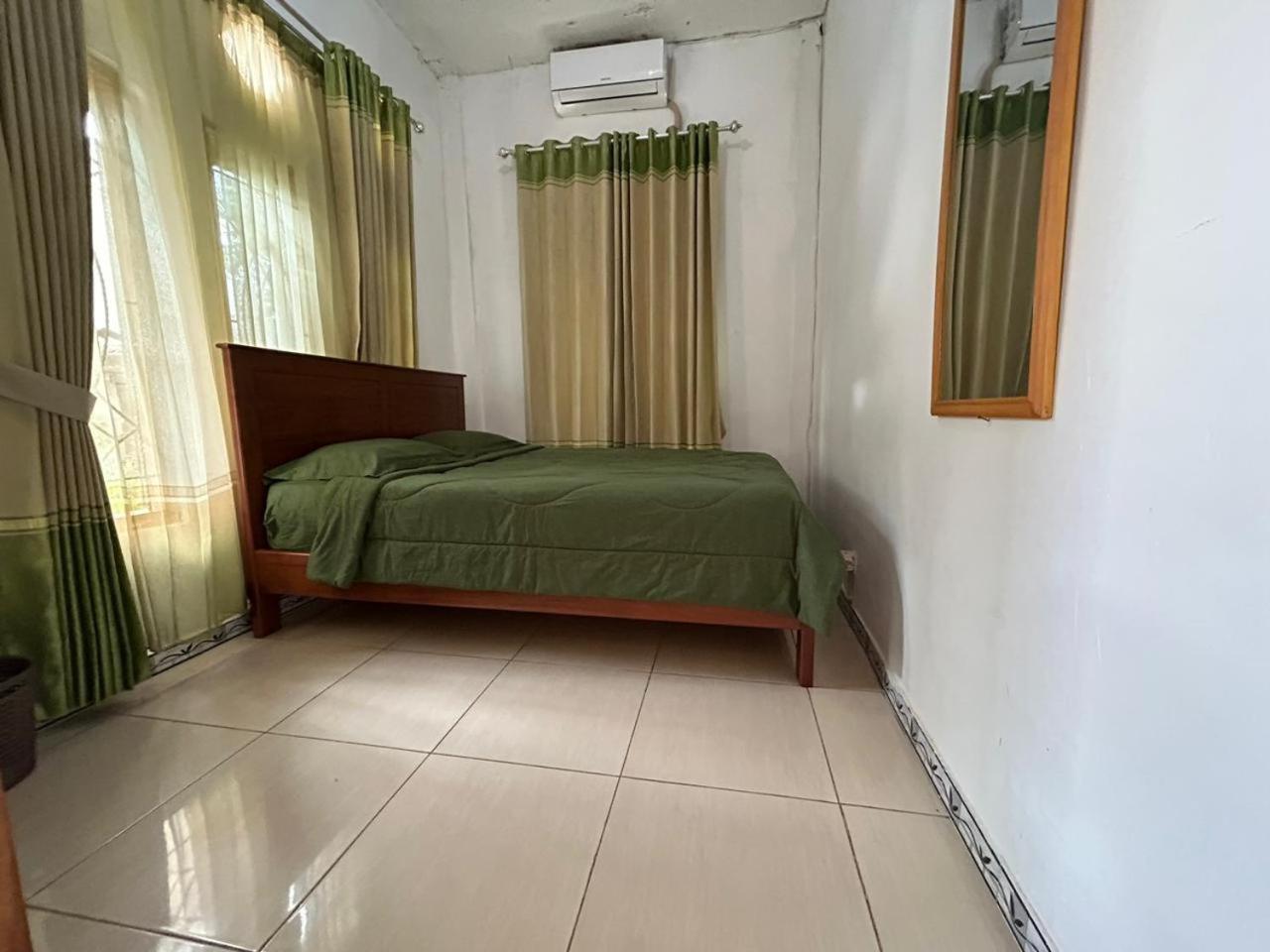 Four-G Home Stay & Komodo Tour Labuan Bajo Exterior photo