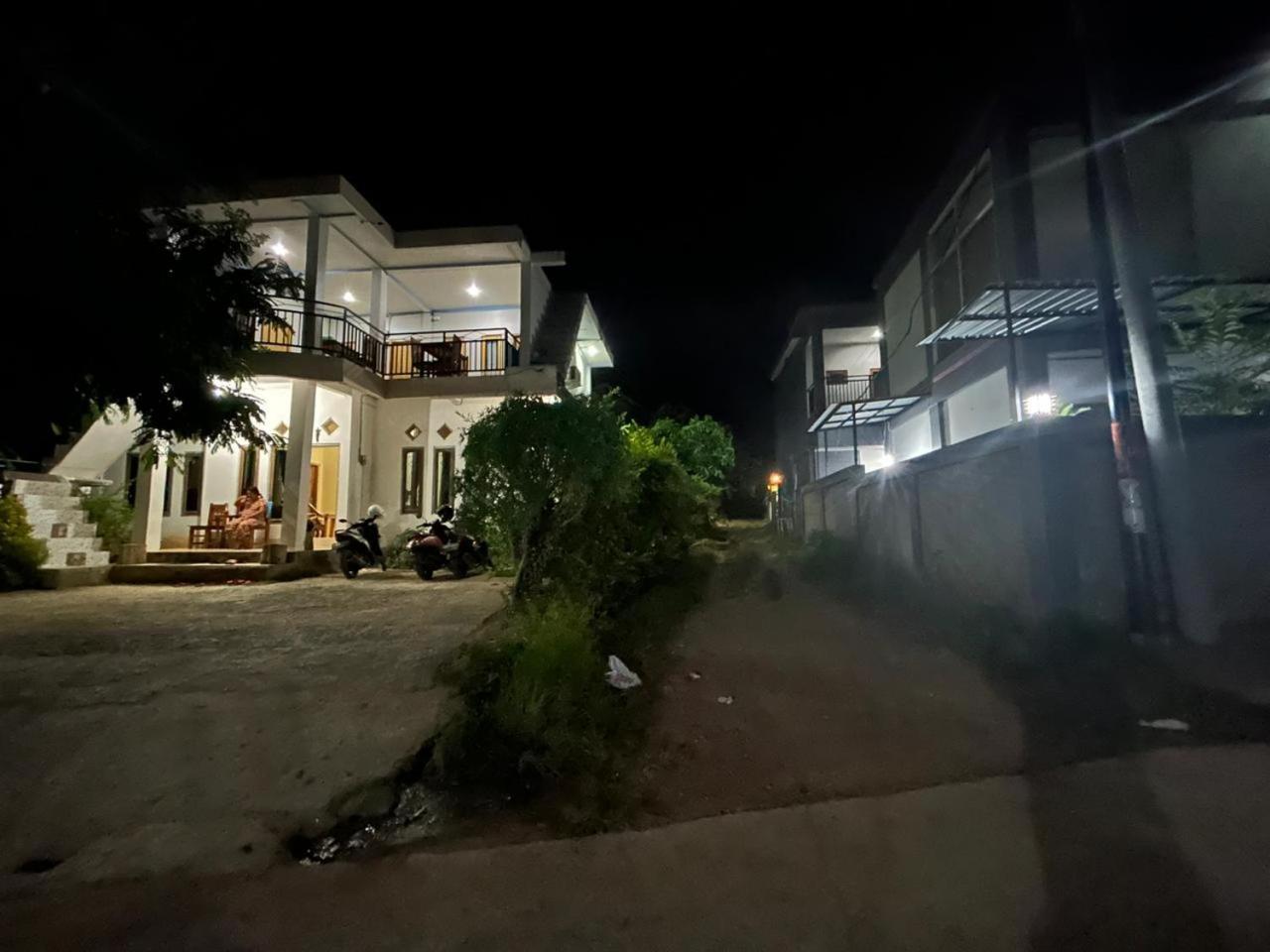 Four-G Home Stay & Komodo Tour Labuan Bajo Exterior photo
