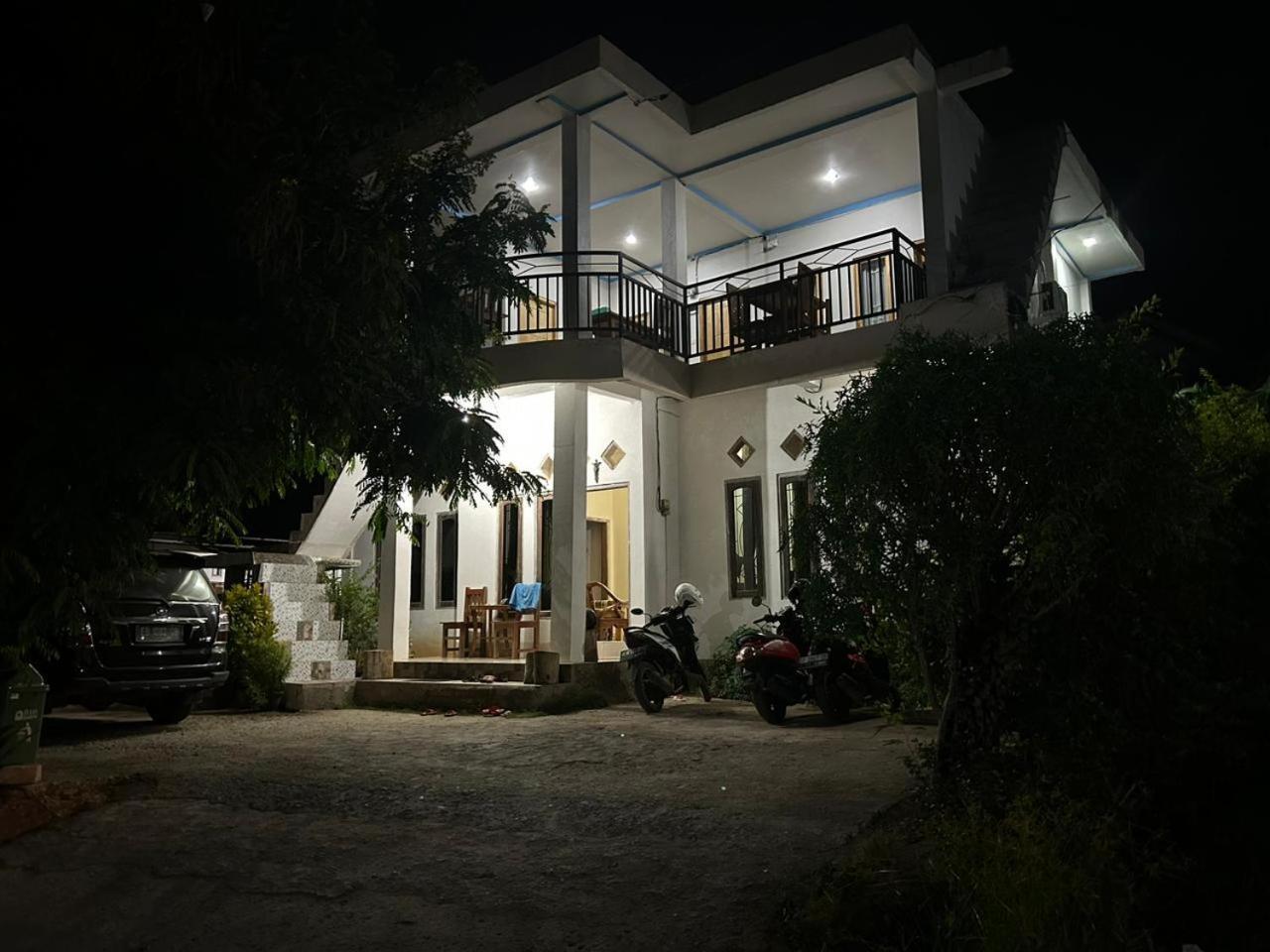 Four-G Home Stay & Komodo Tour Labuan Bajo Exterior photo