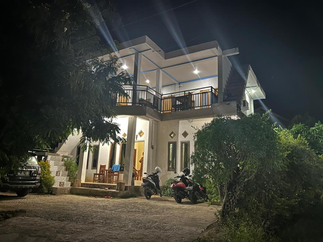 Four-G Home Stay & Komodo Tour Labuan Bajo Exterior photo