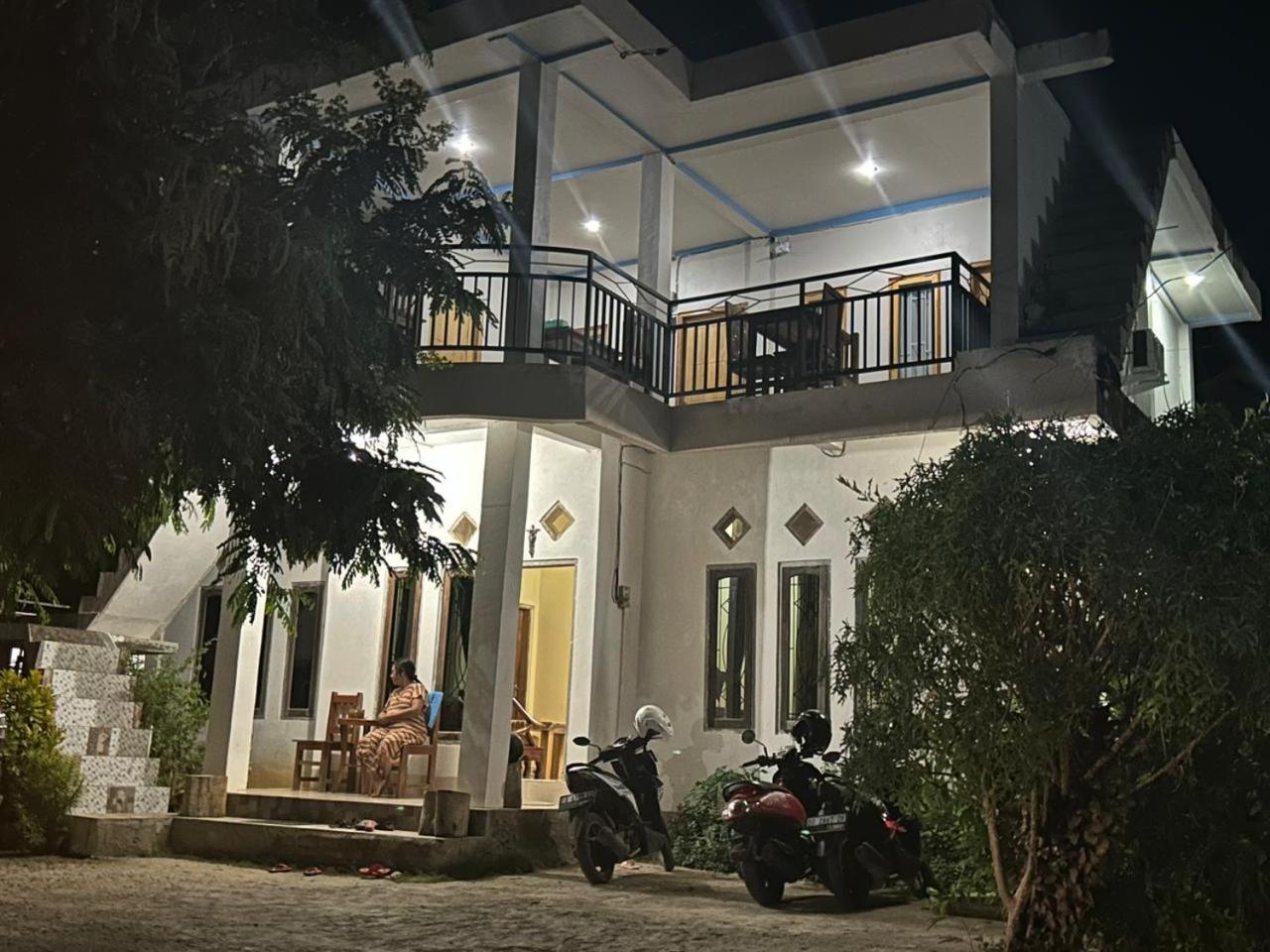 Four-G Home Stay & Komodo Tour Labuan Bajo Exterior photo