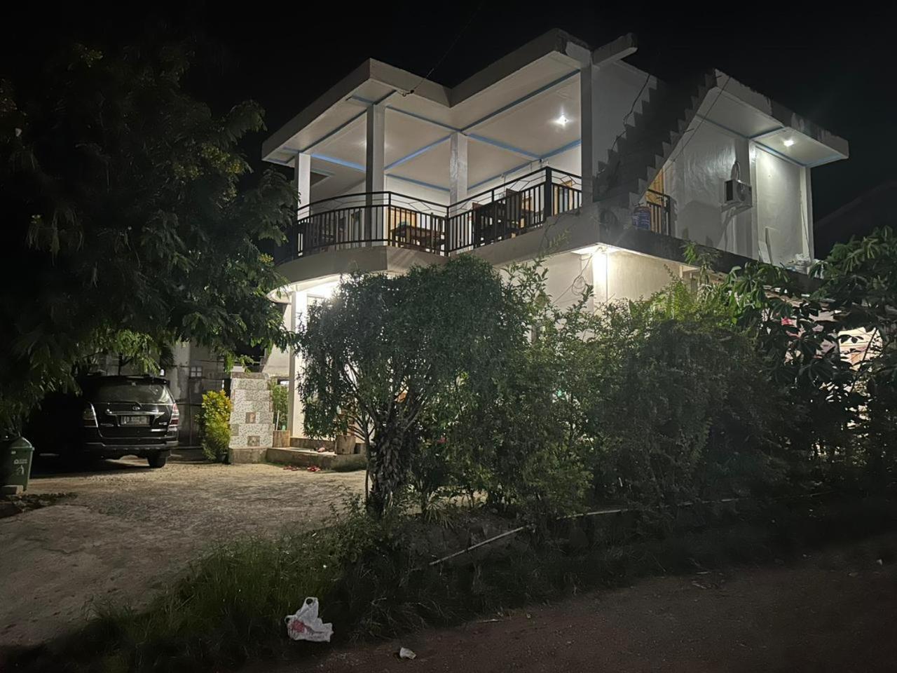 Four-G Home Stay & Komodo Tour Labuan Bajo Exterior photo