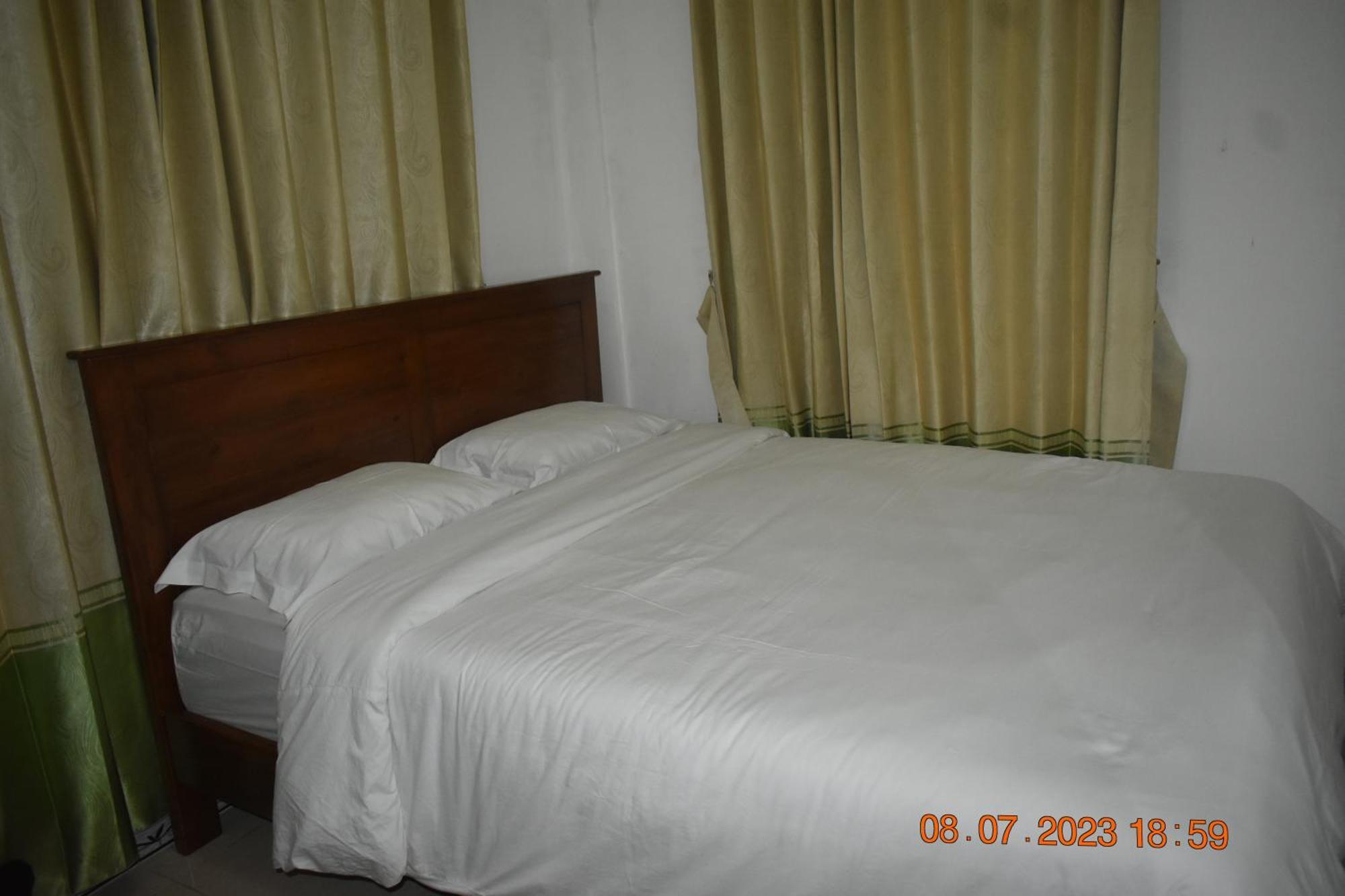 Four-G Home Stay & Komodo Tour Labuan Bajo Exterior photo
