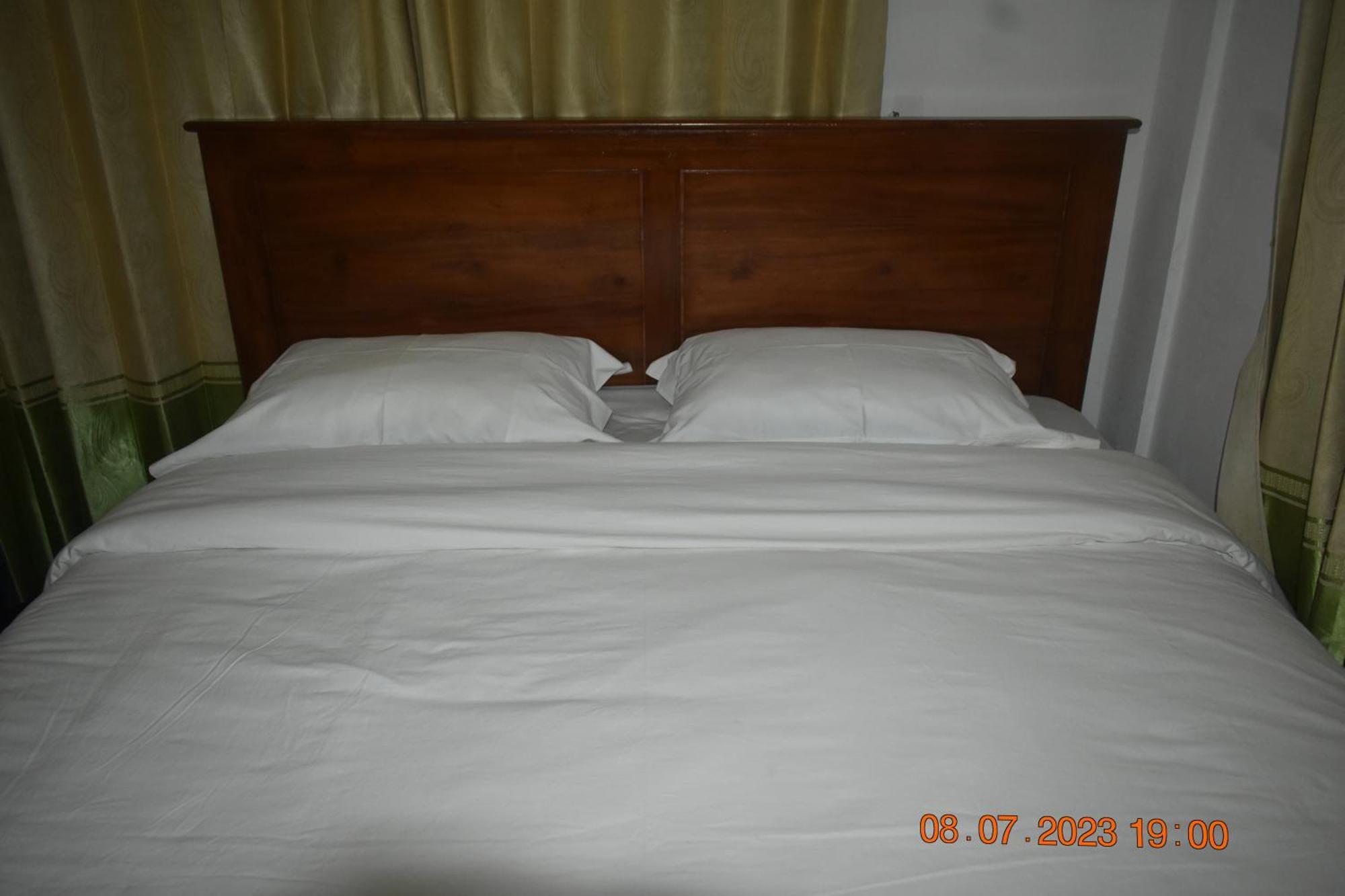 Four-G Home Stay & Komodo Tour Labuan Bajo Exterior photo